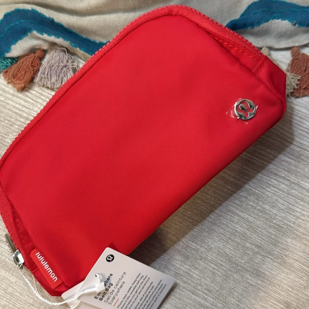 NWT lululemon athletica Everywhere Belt Bag